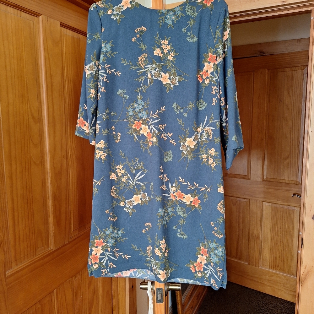 3/4 Sleeve Banana RepFloral Blue Dress